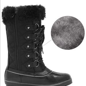 Snow boots with faux fur trim